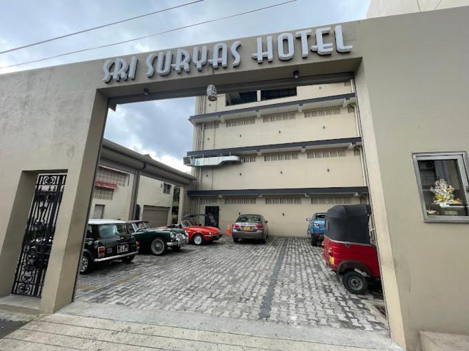 Sri Suryas Hotel 可倫坡 外观 照片